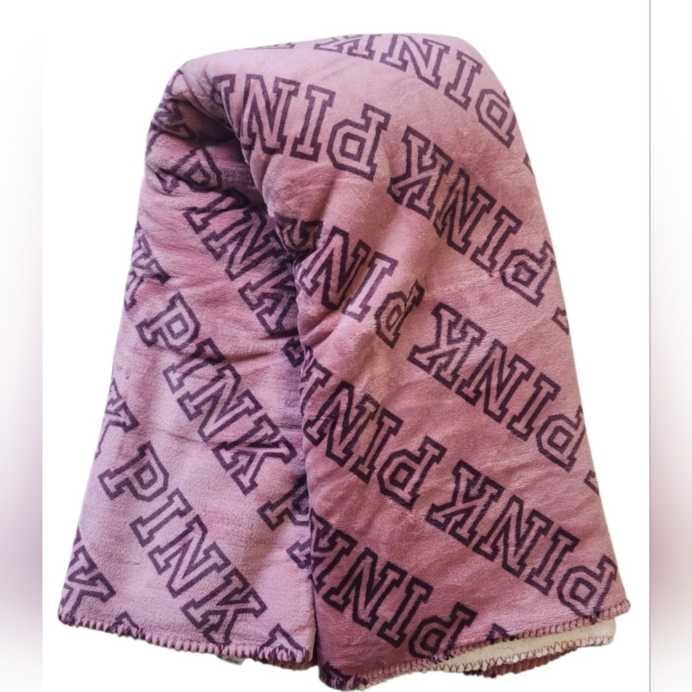 Victoria's Secret PINK Cozy Logo Sherpa Blanket Mulberry - New